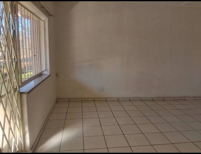 2 BEDROOM FLAT FOR SALE IN THREE RIVERS